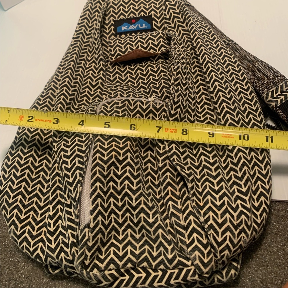 KAVU Rope Shoulder Bag: Great Chevron Pattern! - Picture 7 of 8